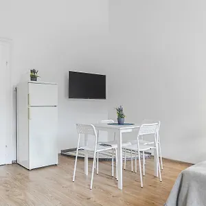 Attractive 2 Bedroom Apt. Near Akh Ideal For All Wiedeń