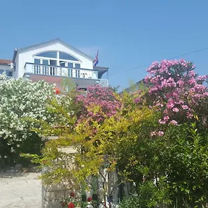 oleander-apartment-in-pakostane.hotelinzadar.com/